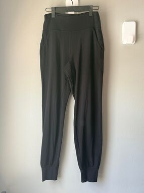 Lululemon Align High-Rise Nulu
Joggers in black size 6